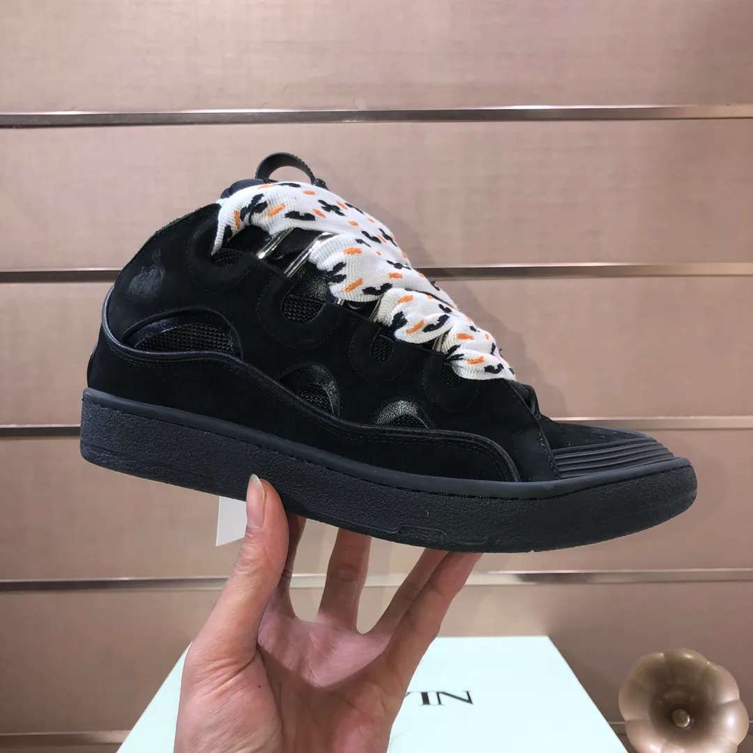 Men's men's shoes💰820💰[LANVIN] The latest lace-up fashionable casual couple sneakers, high-quality CLAY couple series‼ ️ The latest trendy products of the season 🌈Many bloggers have planted grass and purchased the original open-mold customization. The upper and outsole are sewn with mark threads without edge sealing. A variety of material splicing combination design. Very versatile for fashionable and casual wear. Comfortable on the feet. Self-recommended. Upper cowhide + cow suede + breathable mesh lining. Foot-padding cowhide. Exclusive original open-mold clear logo rubber outsole ⚠️Couple standard size 36-40 for women and 38-44 for men.